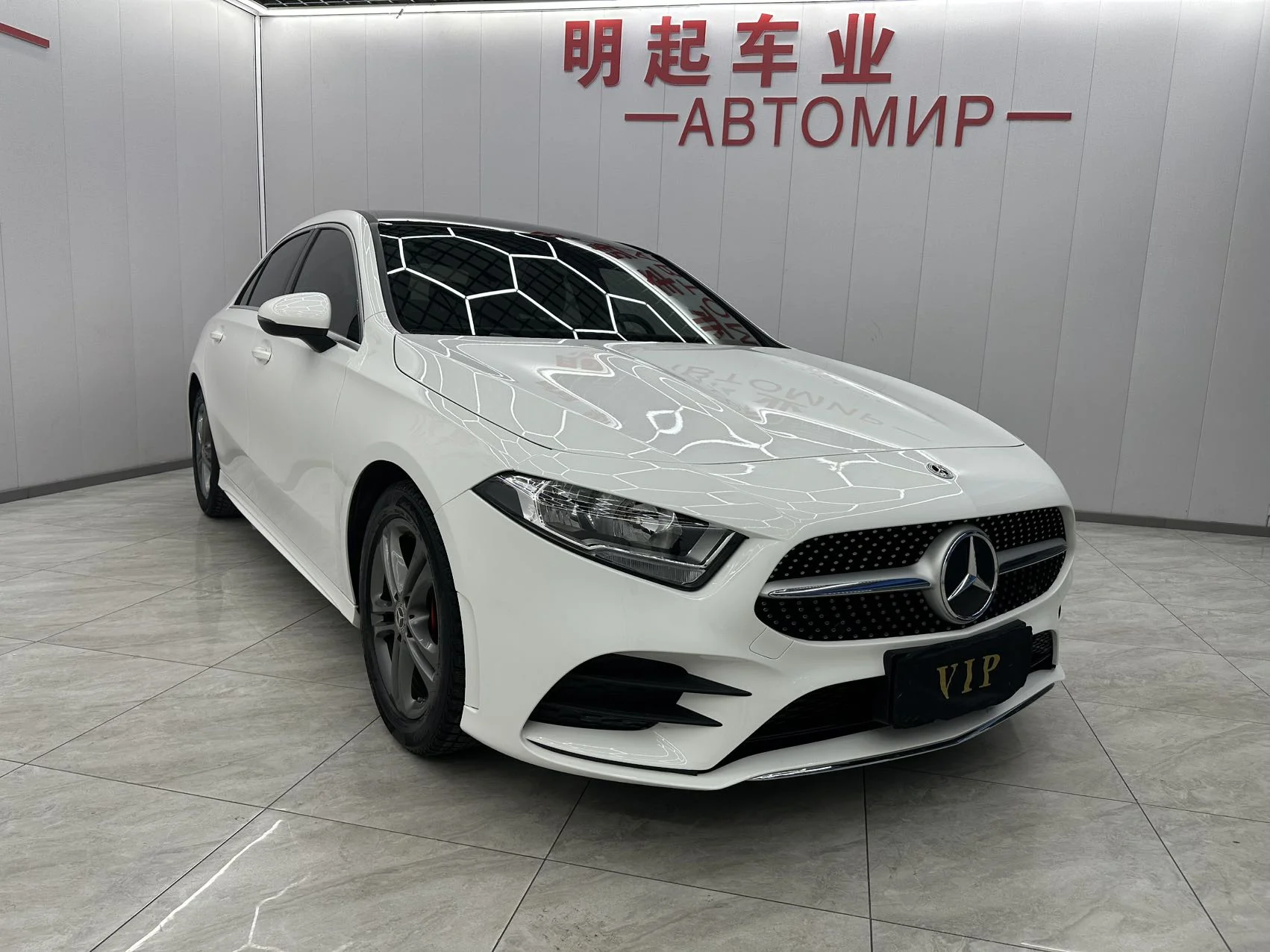 Mercedes-Benz A180L - миниатюра 2
