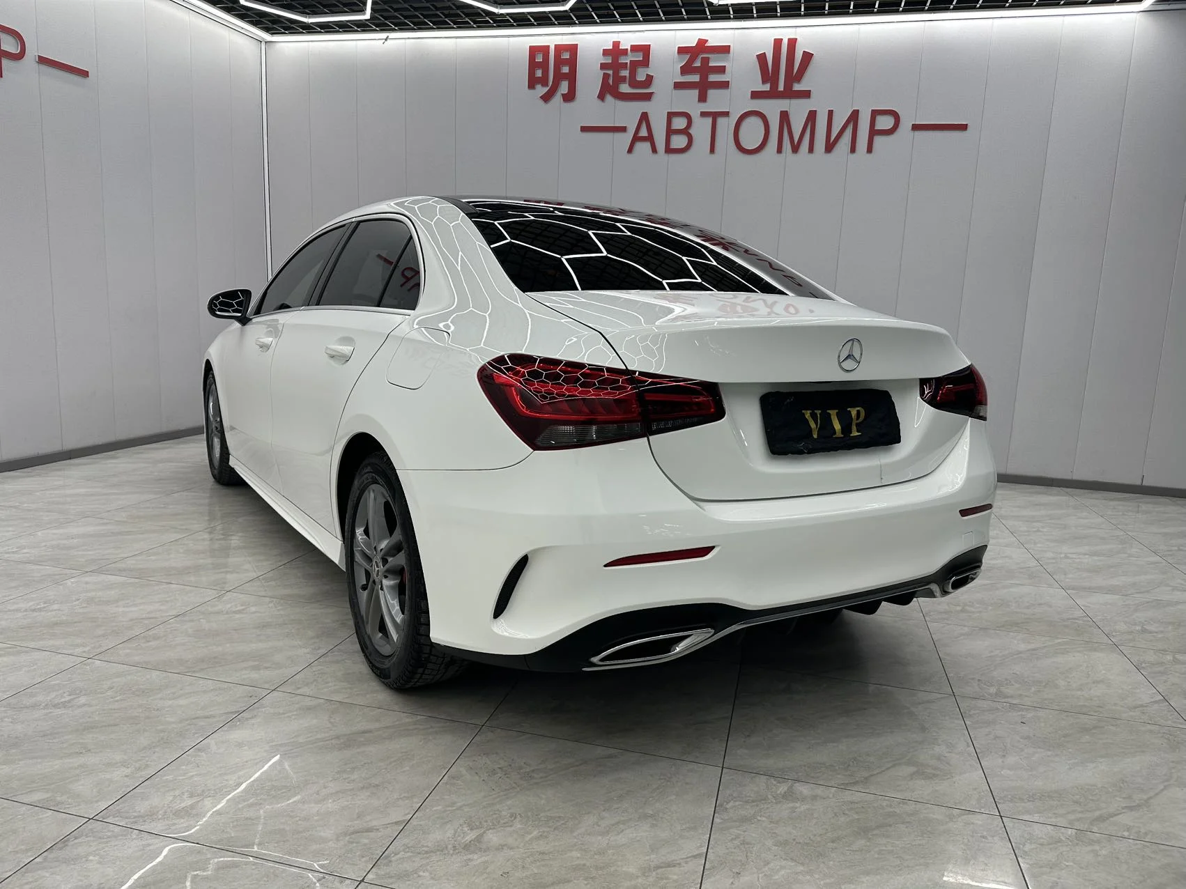Mercedes-Benz A180L - миниатюра 6