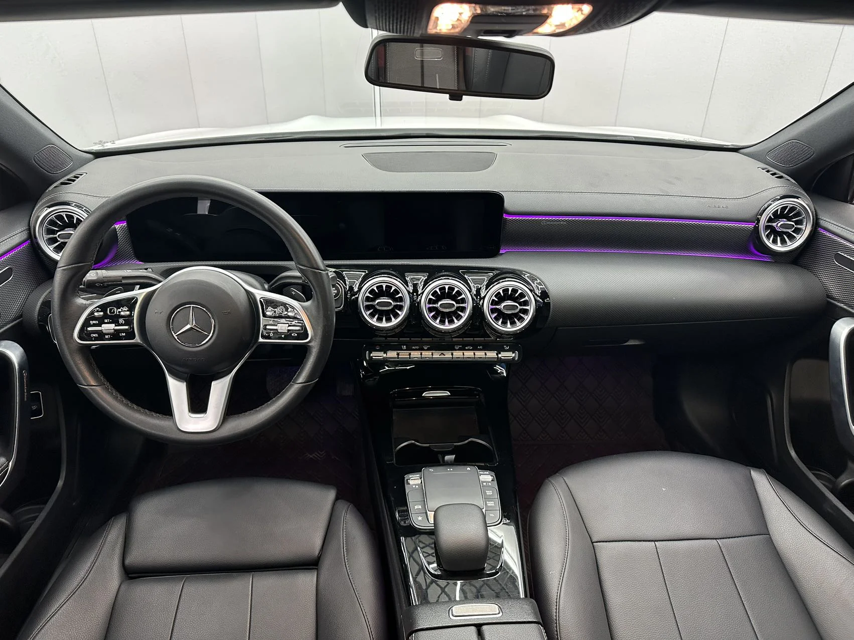 Mercedes-Benz A180L - миниатюра 8