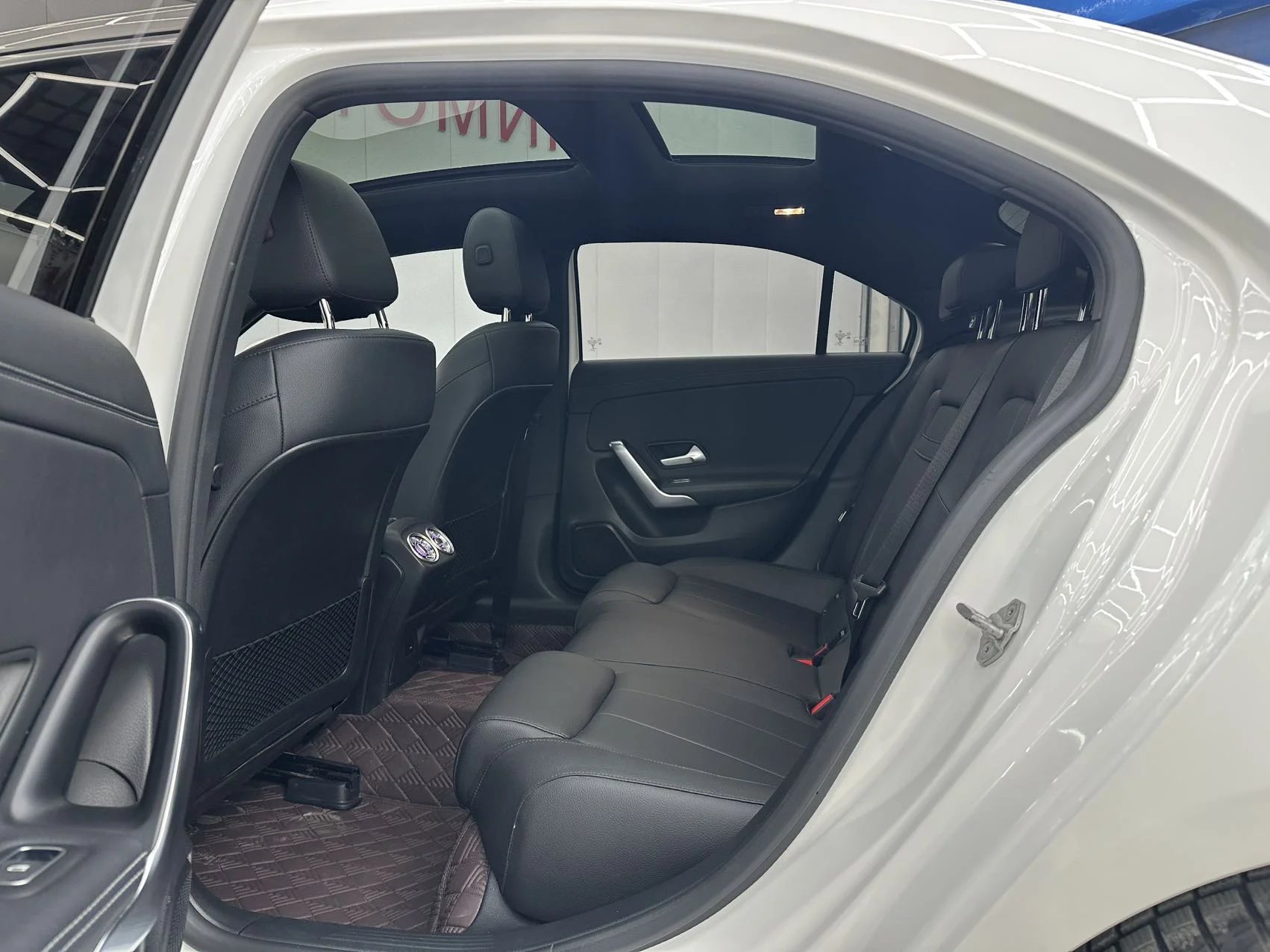 Mercedes-Benz A180L - миниатюра 9