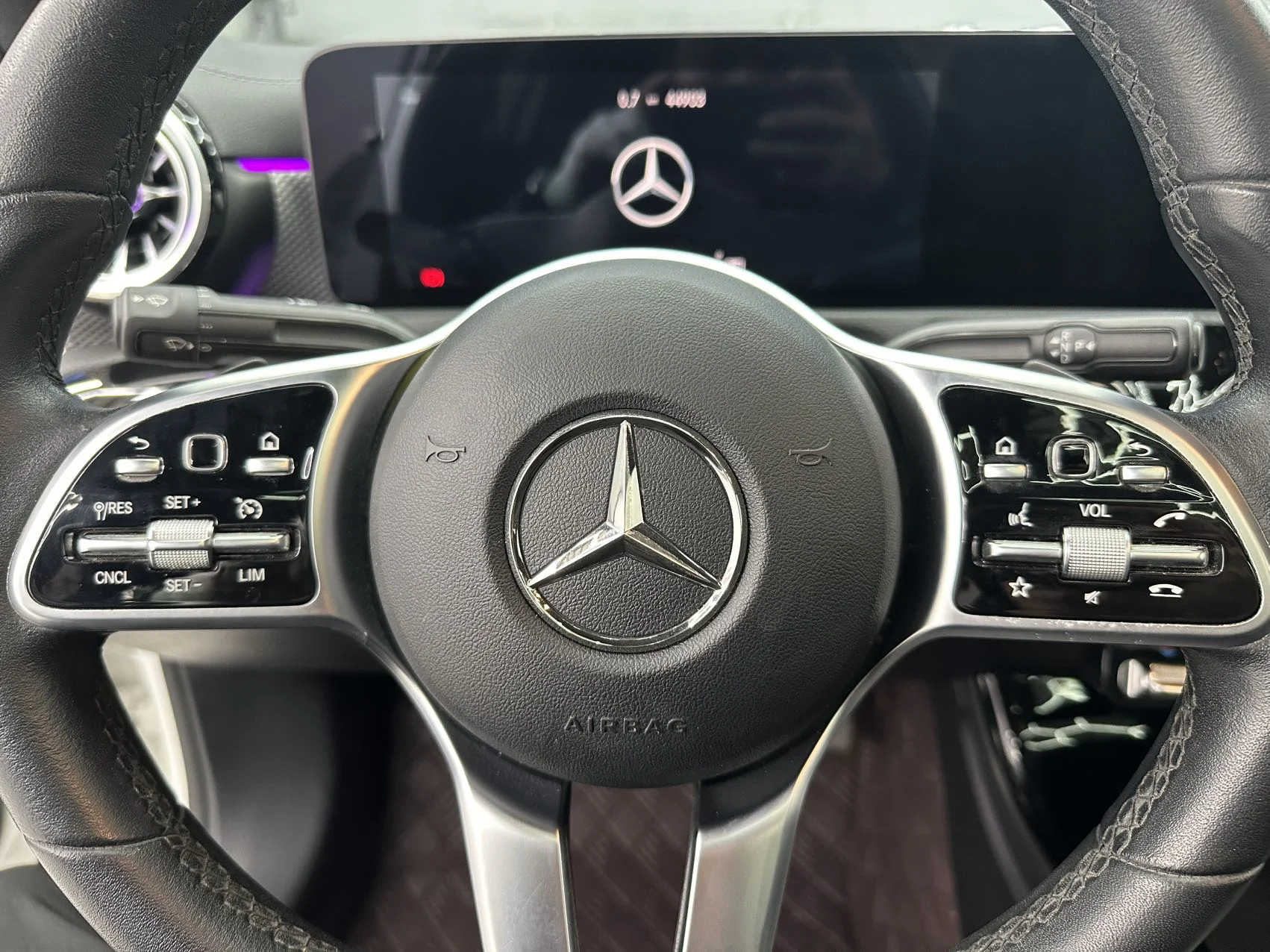 Mercedes-Benz A180L - миниатюра 10