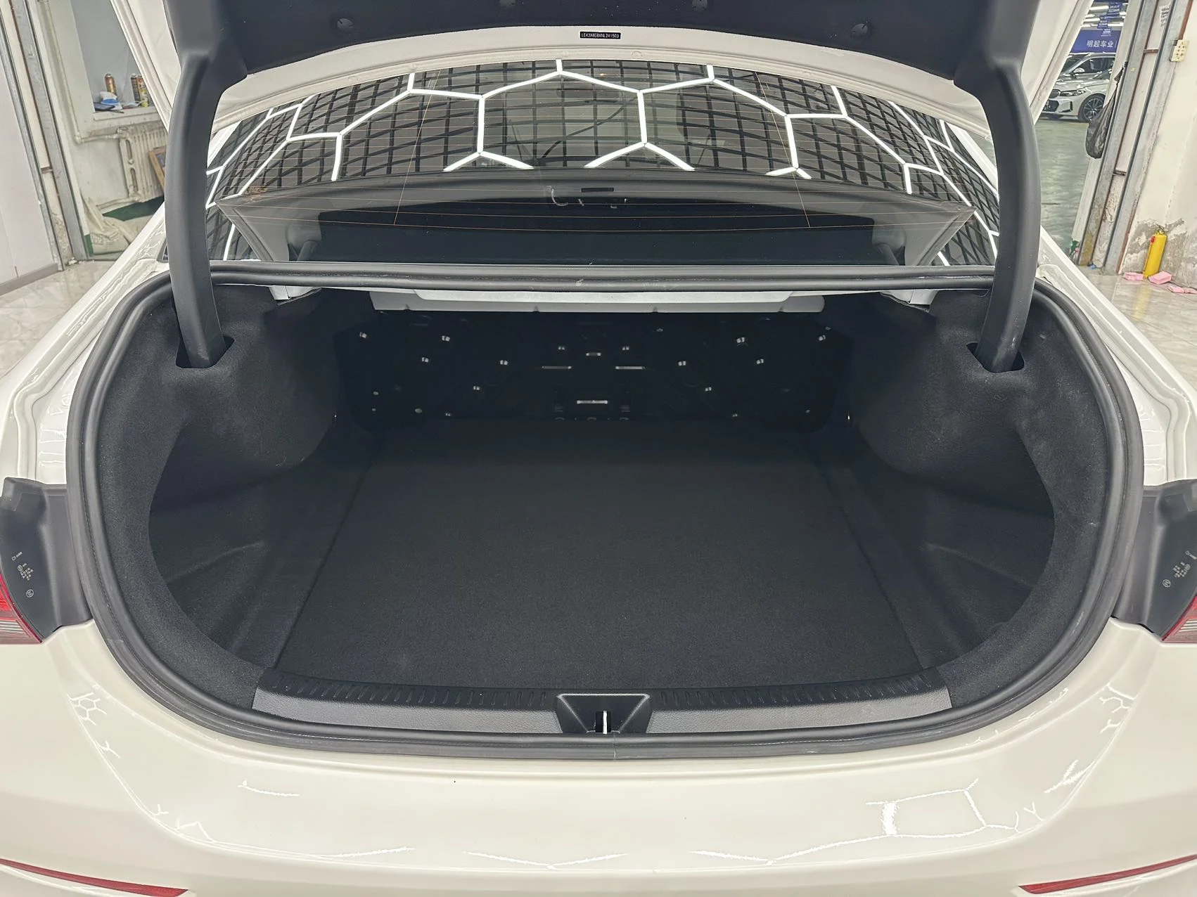 Mercedes-Benz A180L - миниатюра 15
