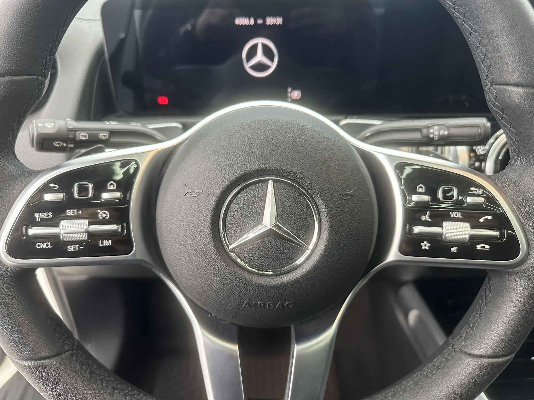 Mercedes-Benz GLB180 - миниатюра 10
