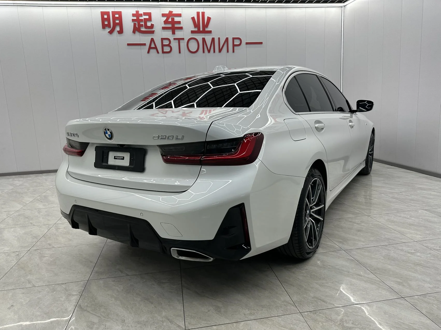 BMW 3-Series 320Li - миниатюра 4