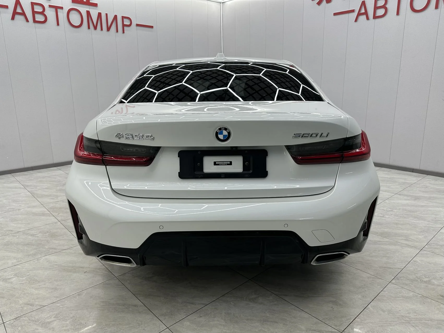 BMW 3-Series 320Li - миниатюра 5