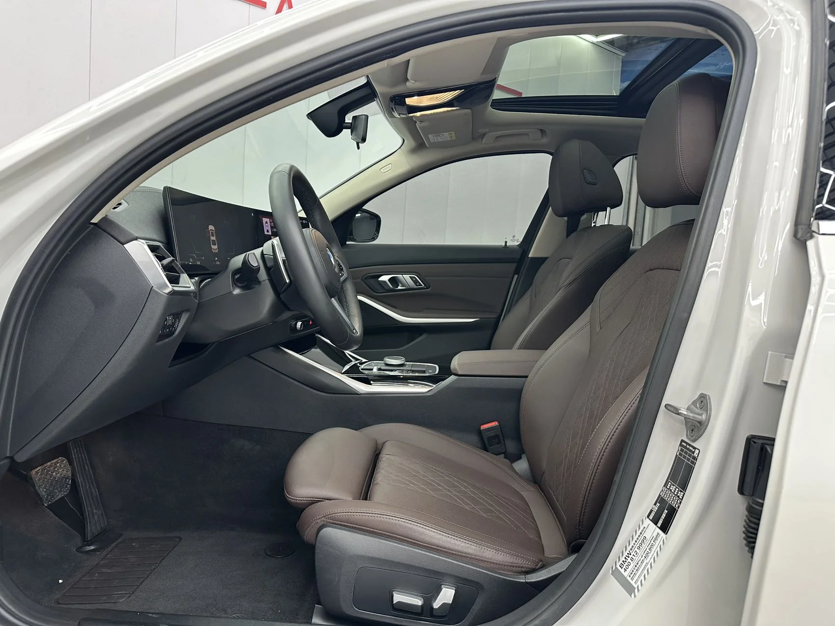 BMW 3-Series 320Li - миниатюра 7