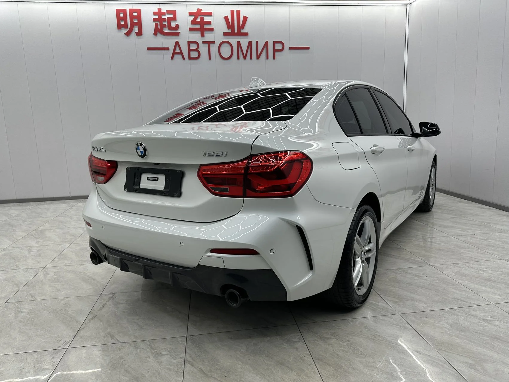 BMW 1-series 120i - миниатюра 4
