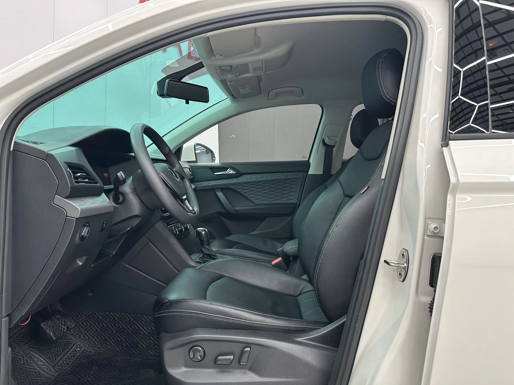 Volkswagen Tharu - миниатюра 7