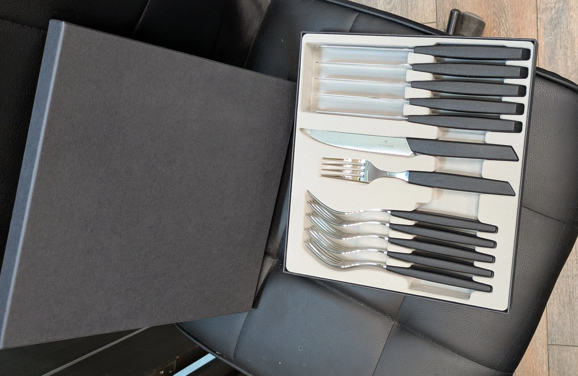 Набор столовых приборов Victorinox Swiss Modern - миниатюра 2
