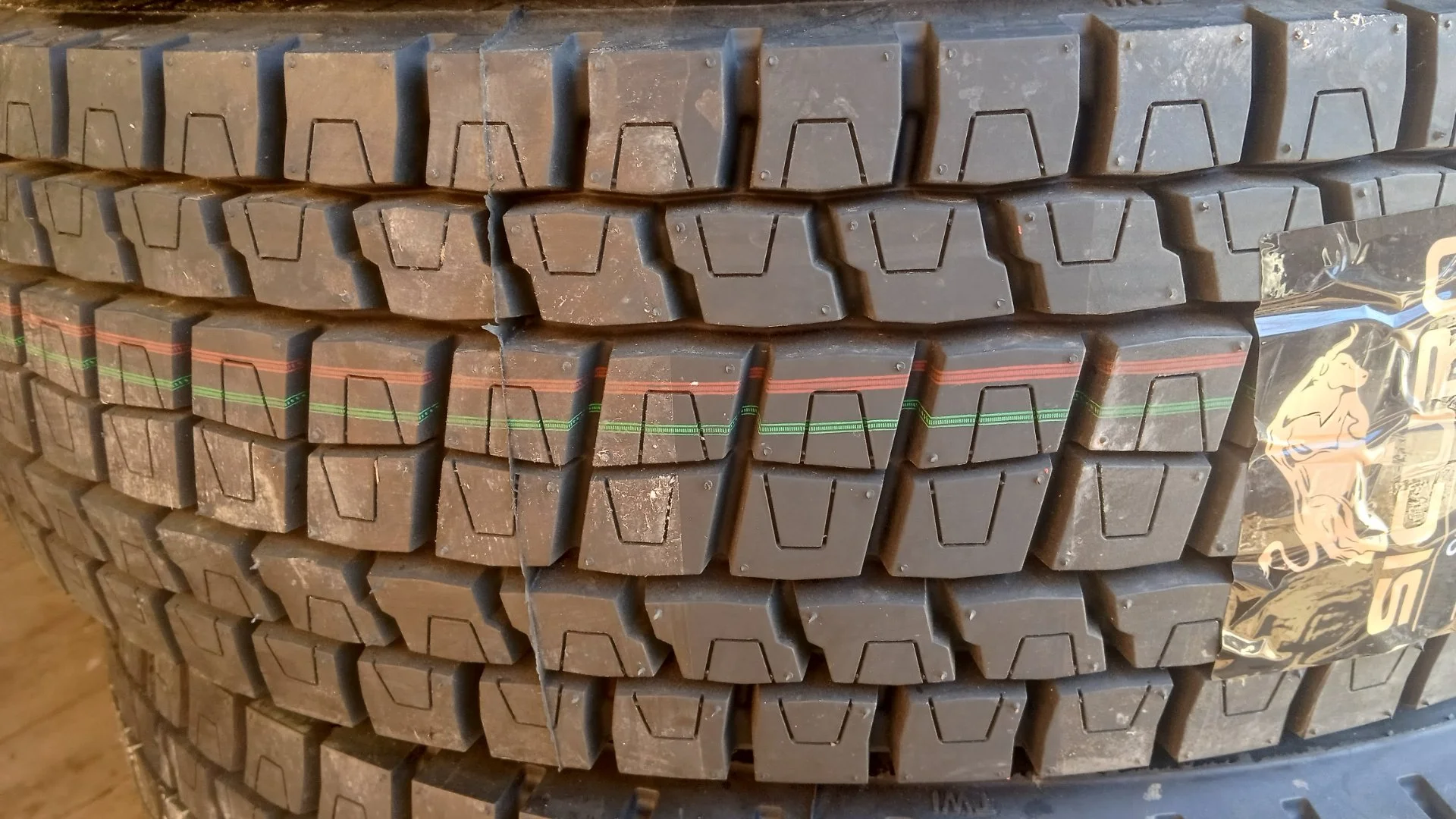 215/75 R17,5 новые Китай - миниатюра 3