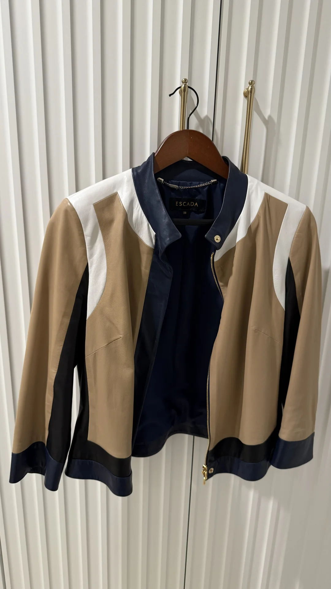 Escada кожаная куртка оригинал - миниатюра 2