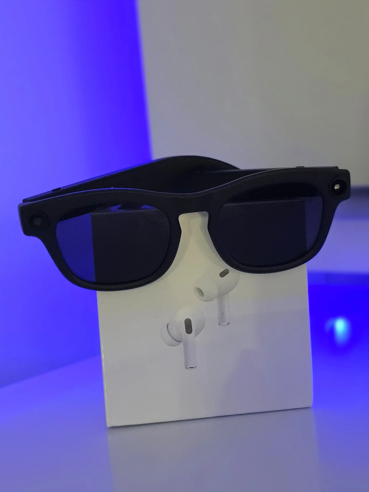 Очки с камерой + AirPods бесплатно - изображение 1