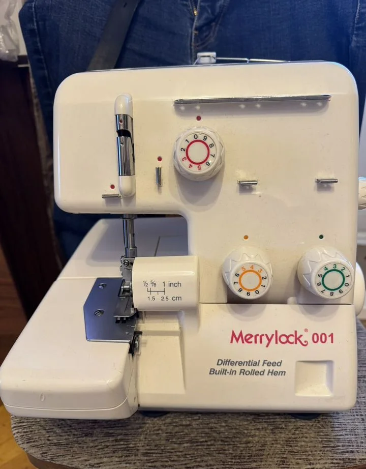 Оверлочная швейная машина Merrylock 001 - изображение 1