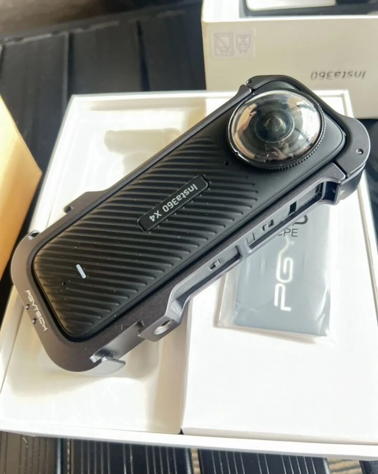 Insta 360 x4 + pgytech + присоски - миниатюра 2