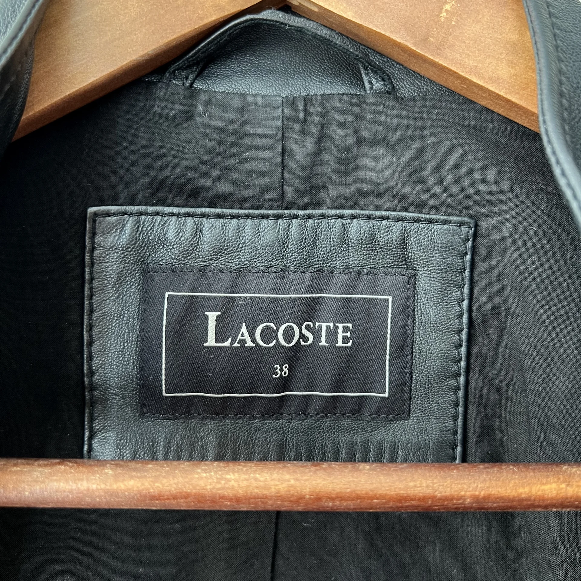 Кожаная куртка Lacoste 44 оригинал женская - миниатюра 3