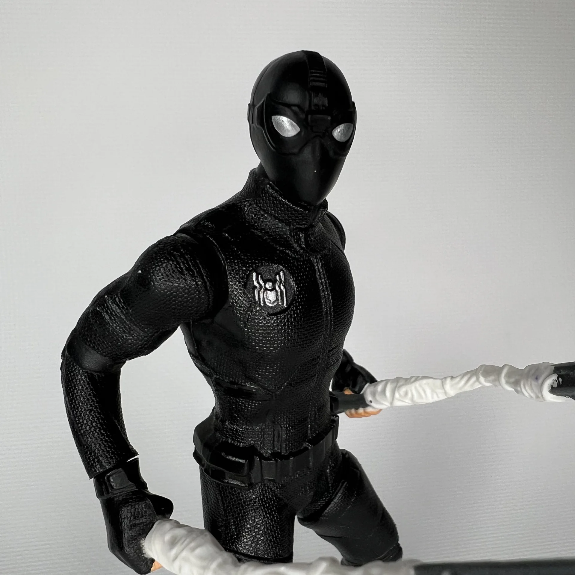 Фигурка Человек-паук Hasbro 15 см Удар нунчаками - миниатюра 4