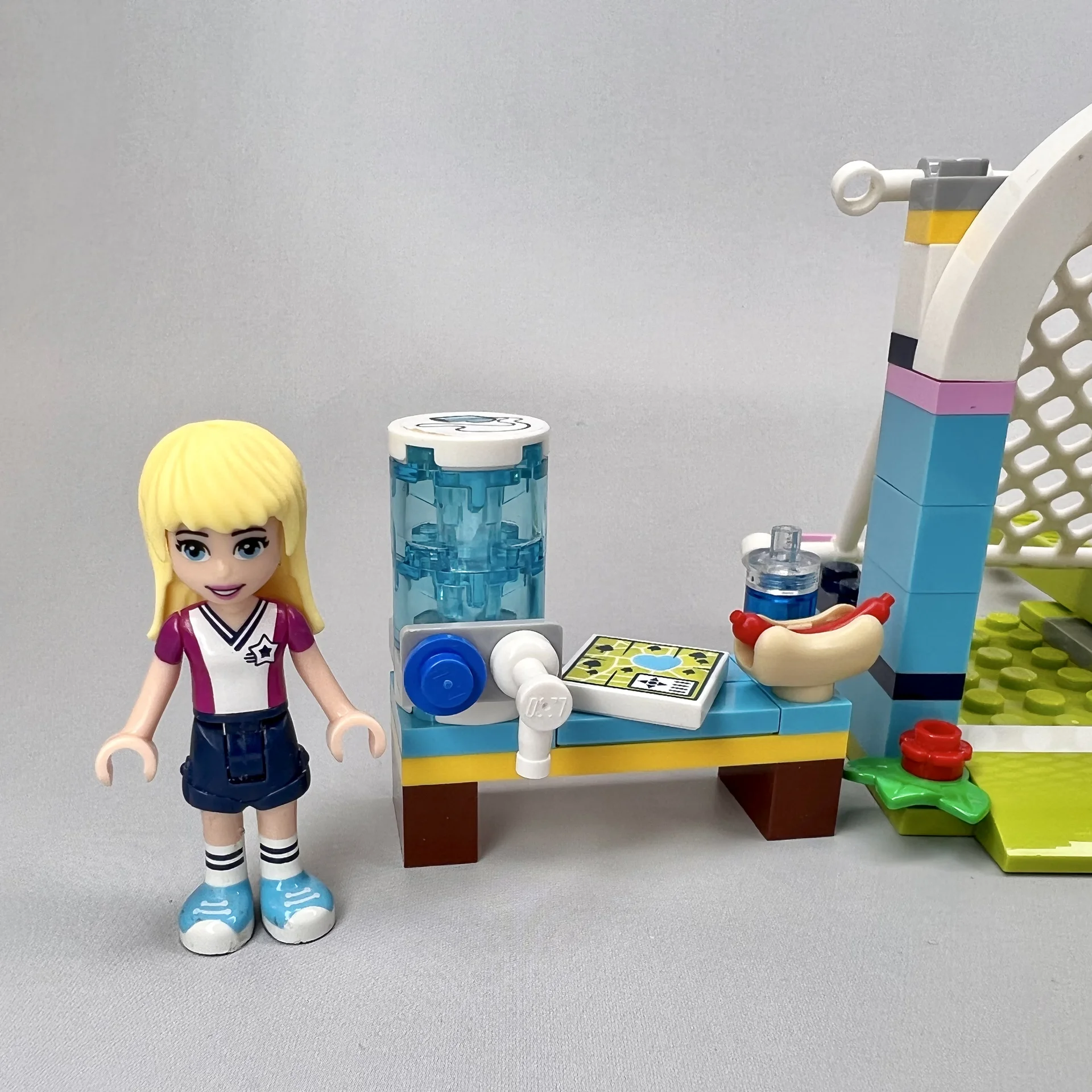 Lego Friends 41330 Футбольная тренировка Стефани - миниатюра 2