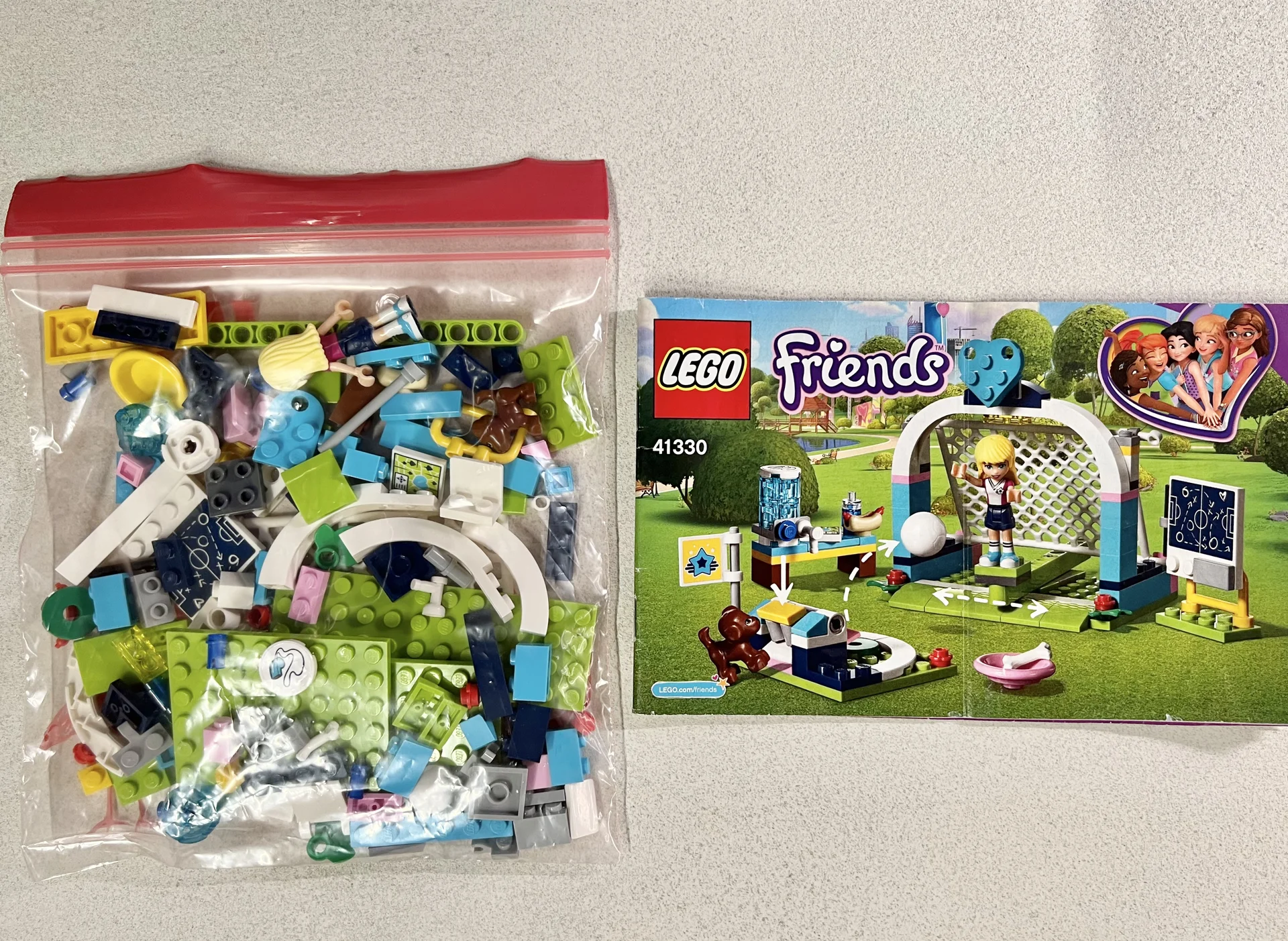 Lego Friends 41330 Футбольная тренировка Стефани - миниатюра 4