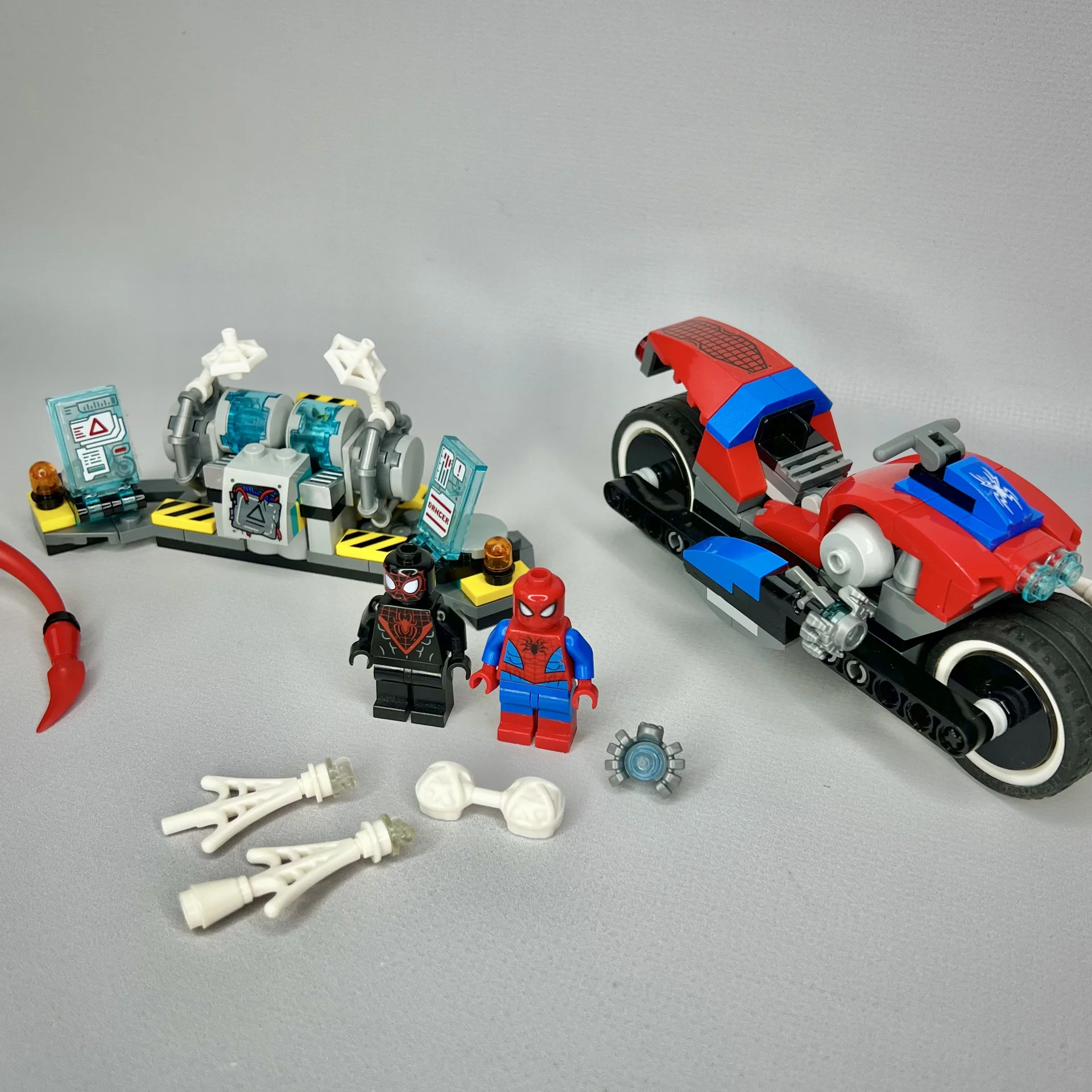 Lego Marvel 76113 Спасательная операция на мото - миниатюра 2