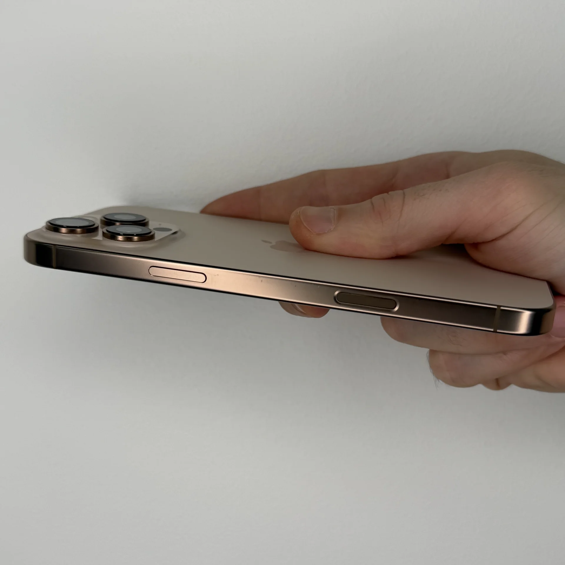 iPhone 16 Pro Max - миниатюра 3