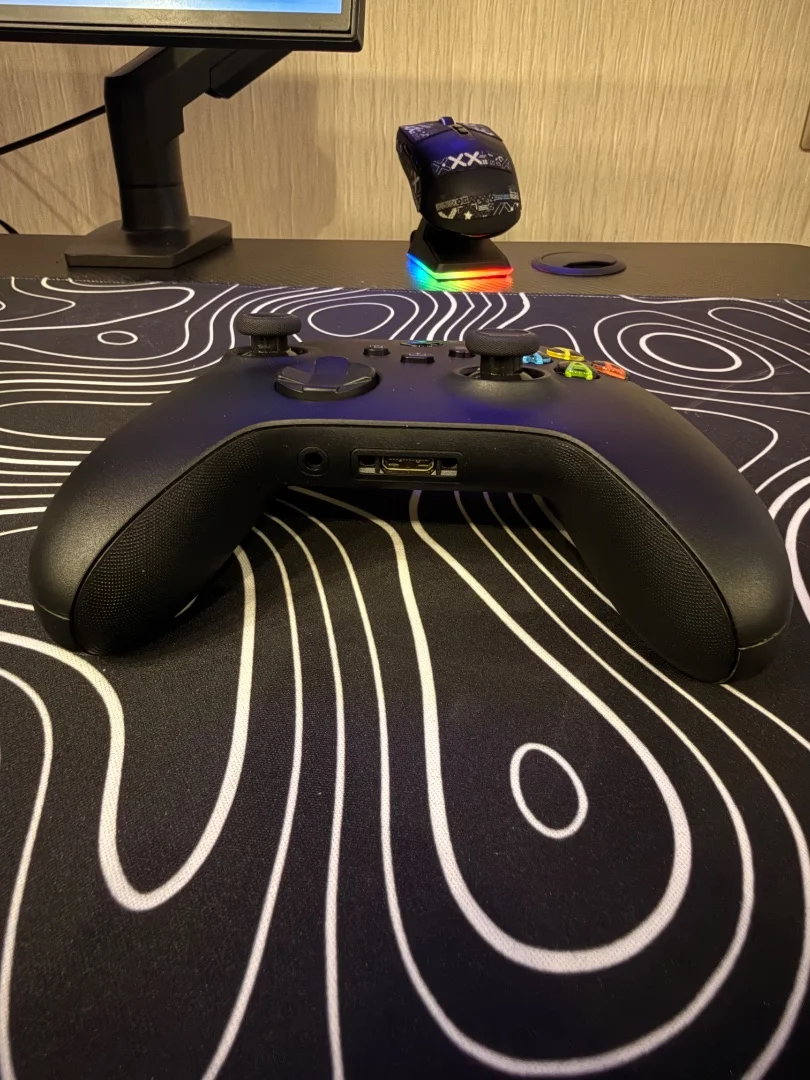 Геймпад Microsoft для Xbox One/Series S/X Carbon - миниатюра 3