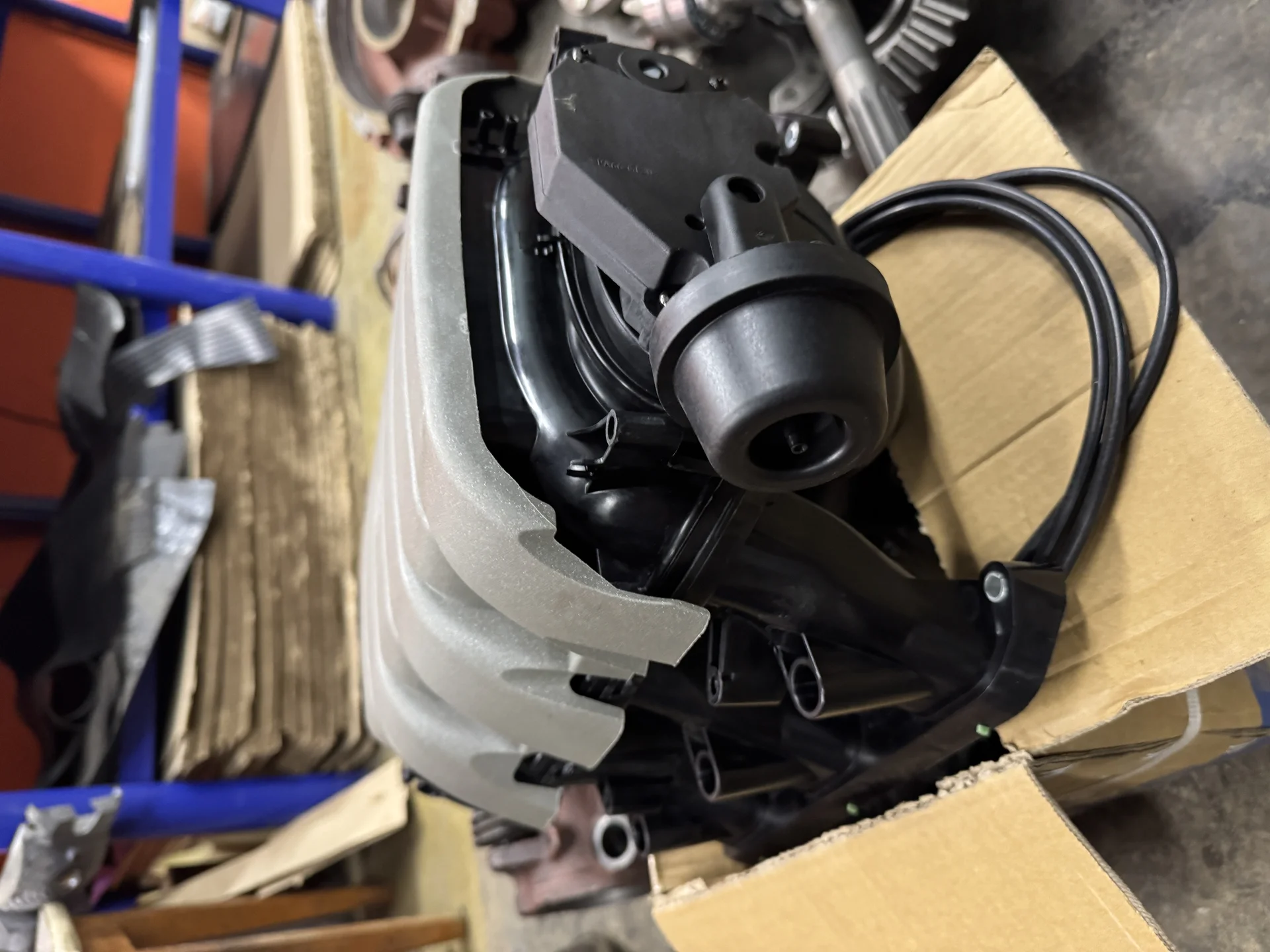 Впускной коллектор Audi A6 C6 BDW 2004-2008 - миниатюра 4