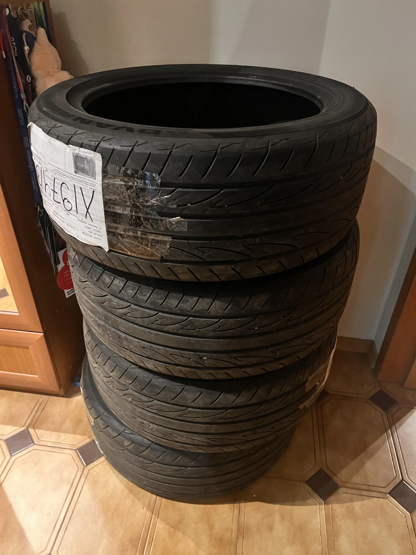 Шины Yokohama Advan Fleva V701 245/45 R18 - изображение 1