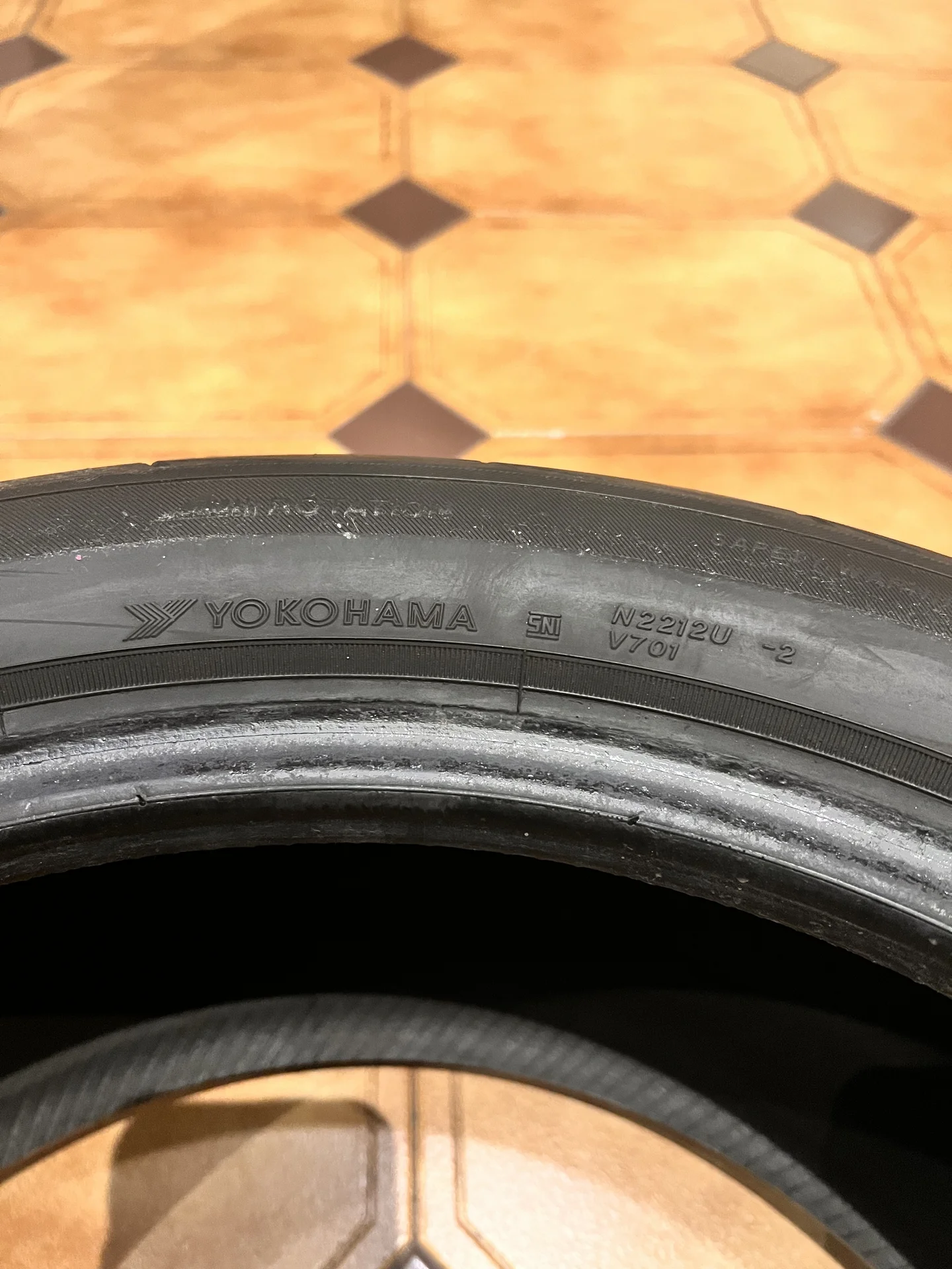 Шины Yokohama Advan Fleva V701 245/45 R18 - миниатюра 2