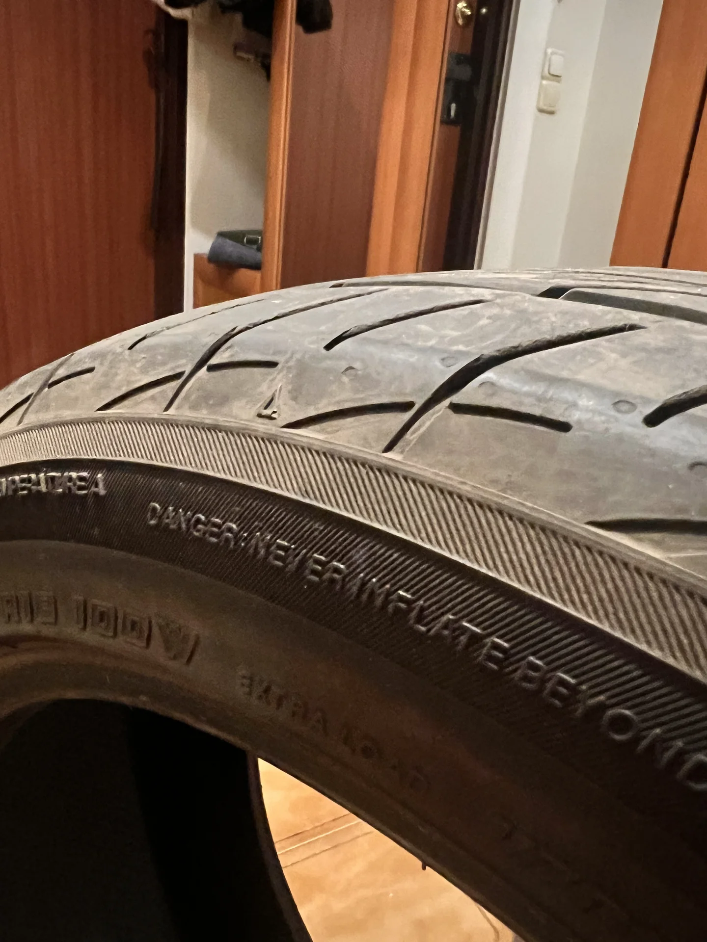 Шины Yokohama Advan Fleva V701 245/45 R18 - миниатюра 4