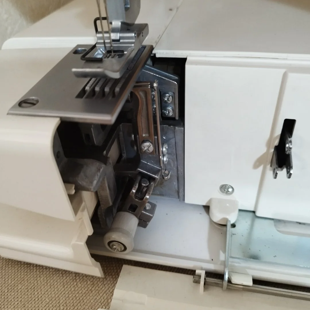 Плоскошовная машина Janome Cover Pro ll - миниатюра 3