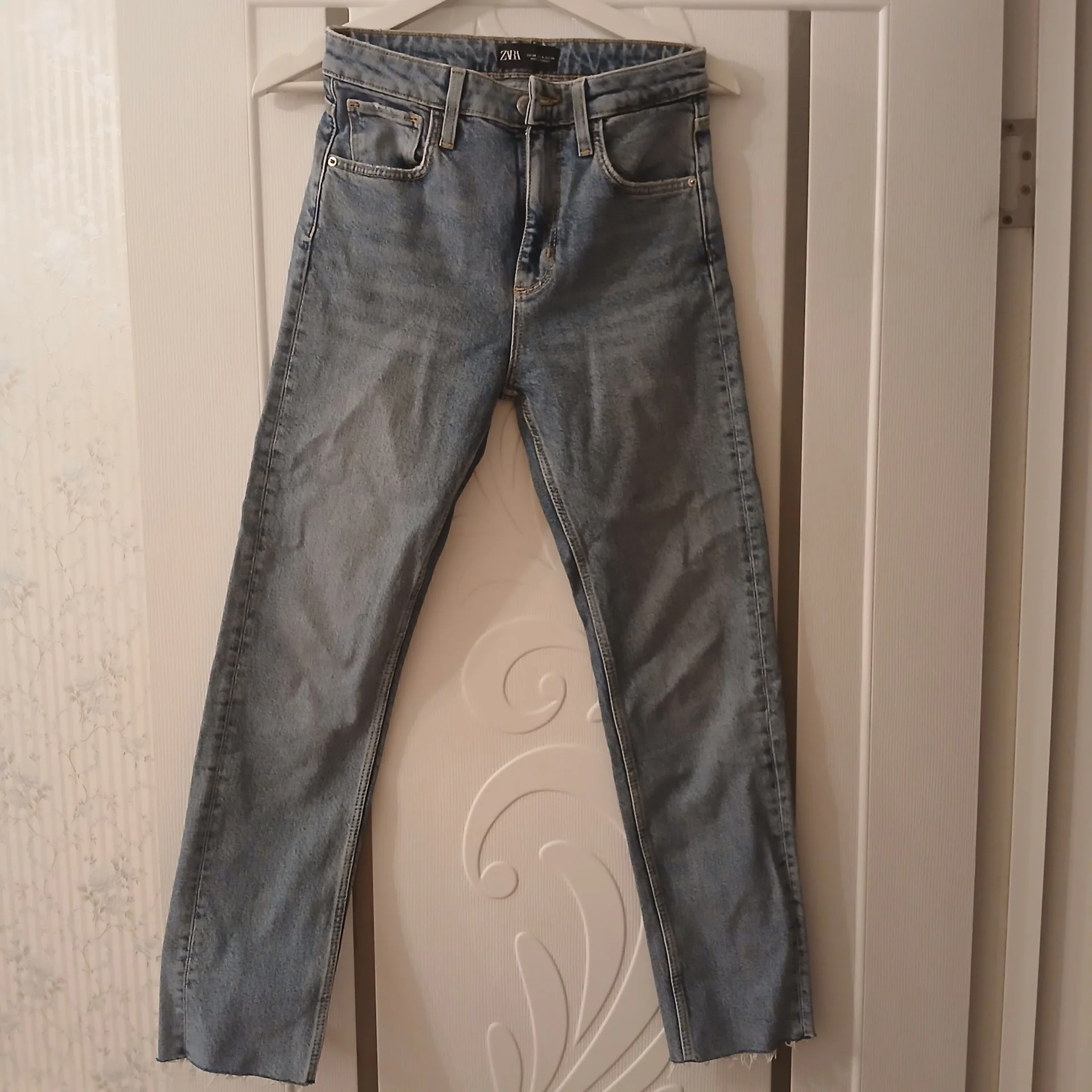 Джинсы ZARA женские - миниатюра 4