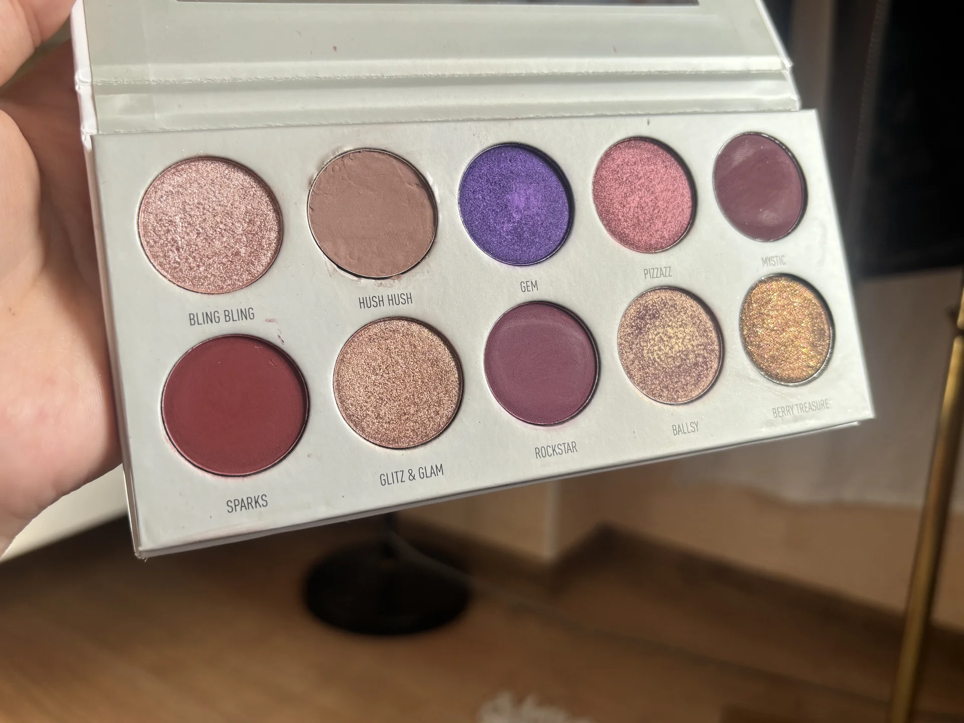 Палетка теней MORPHE X JACLYN HILL BLING BOSS EYE - миниатюра 3