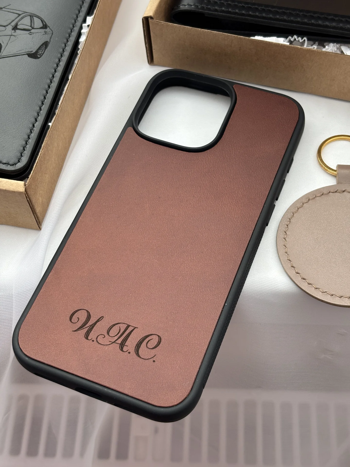 Чехол на iPhone - миниатюра 3