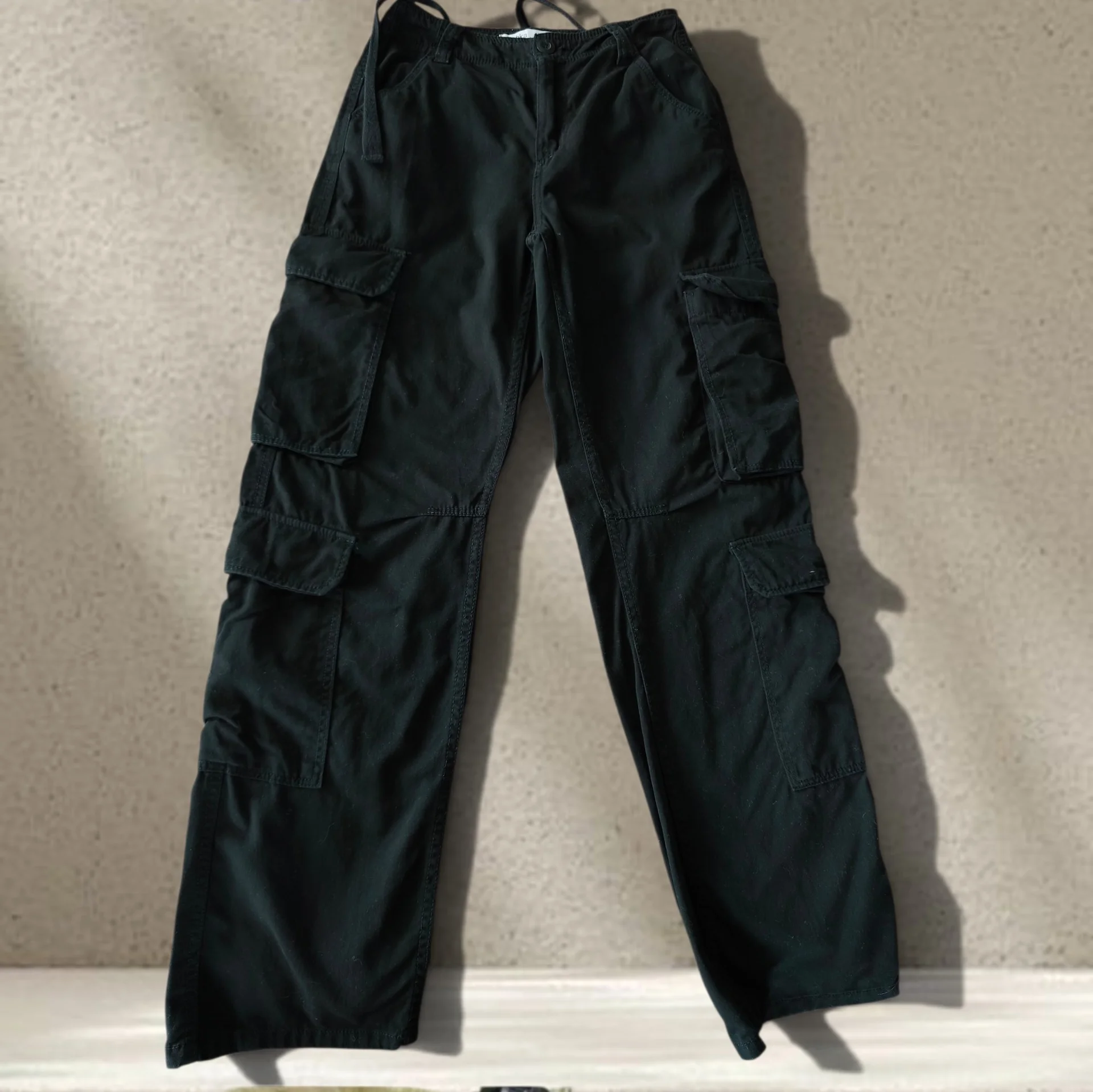 Брюки карго Bershka женские Straight Multicargo - миниатюра 8