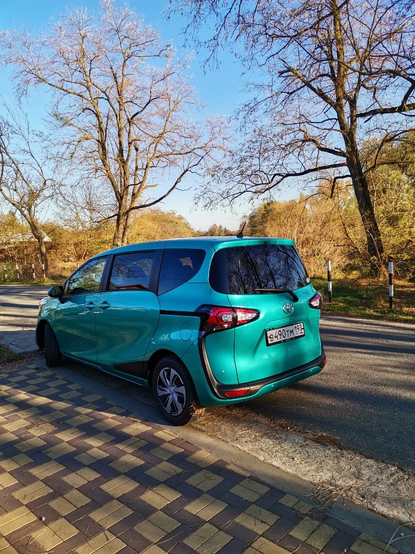 Toyota Sienta - миниатюра 2