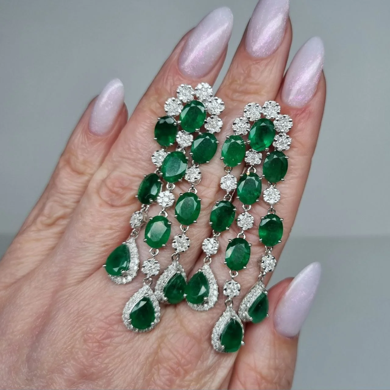 Золотые серьги 750* (18k) пробы с прир. изумрудами 22,00кт. и бриллиантами Кр-57 3,40кт. Вес 23.98г - миниатюра 6