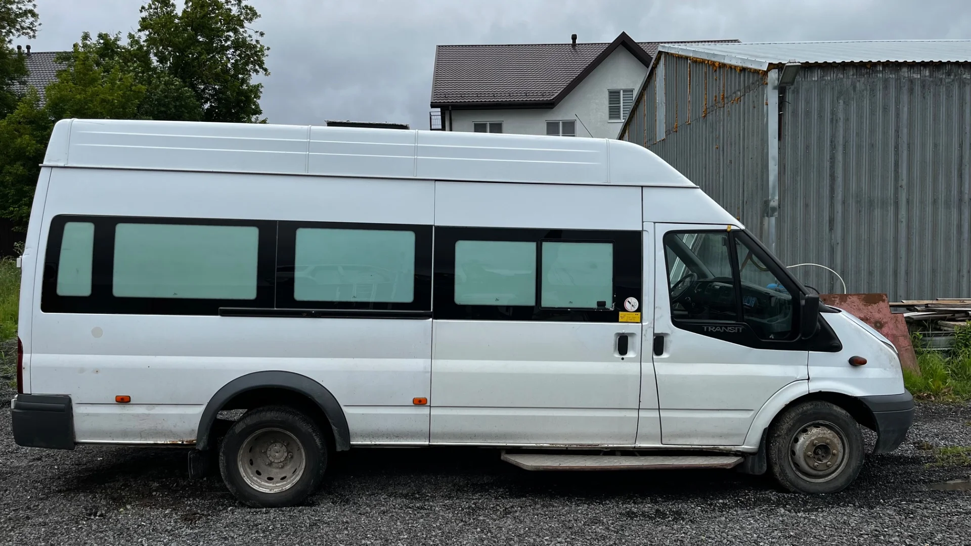 Ford transit грузовой цельнометаллический - миниатюра 2
