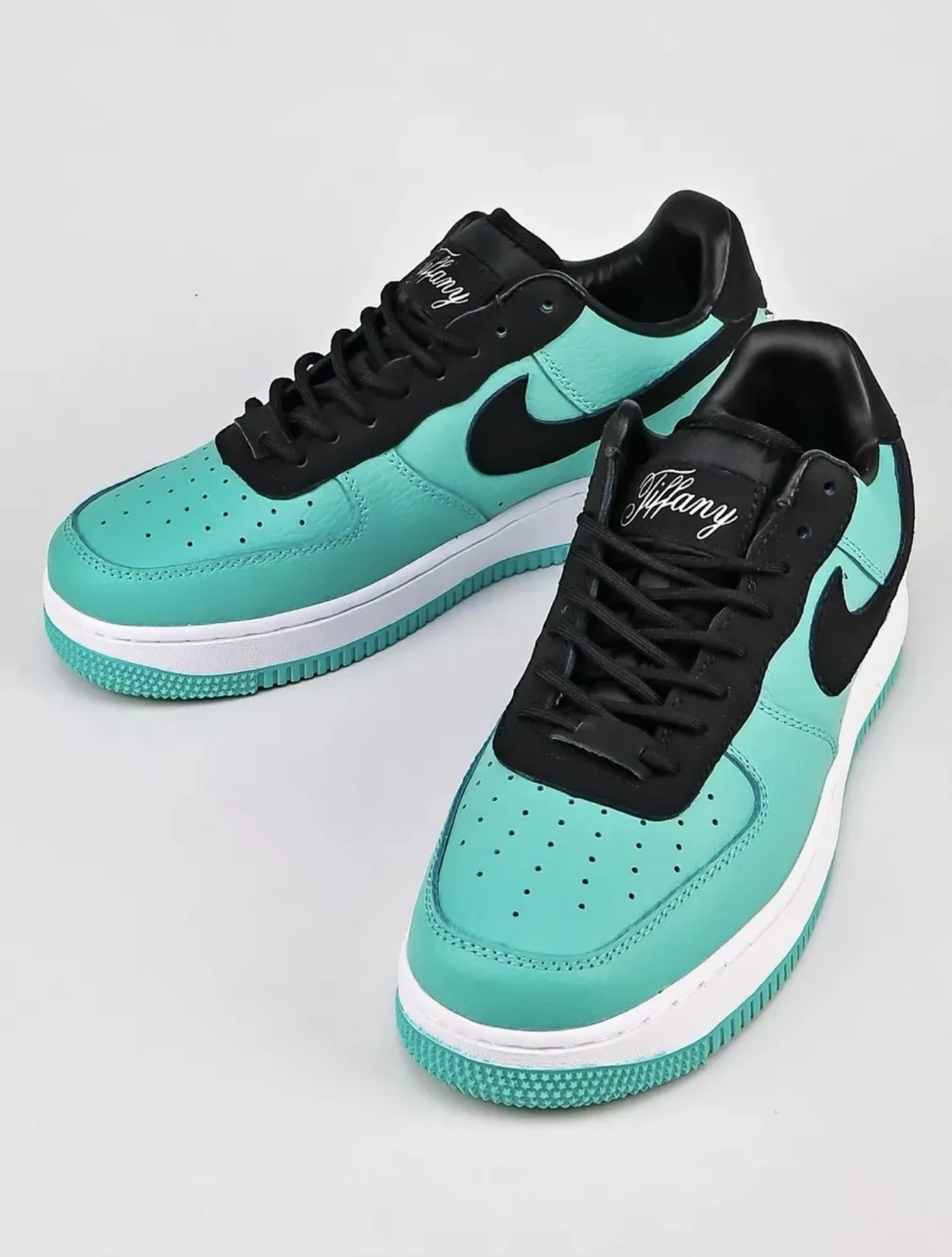 Nike Air Force 1 Low Tiffany & Co. «1837» - миниатюра 2