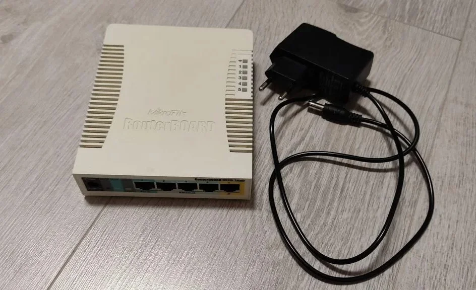 Маршрутизатор Mikrotik Routerboard 951Ui 2HnD - изображение 1