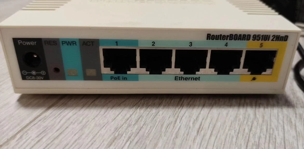 Маршрутизатор Mikrotik Routerboard 951Ui 2HnD - миниатюра 2