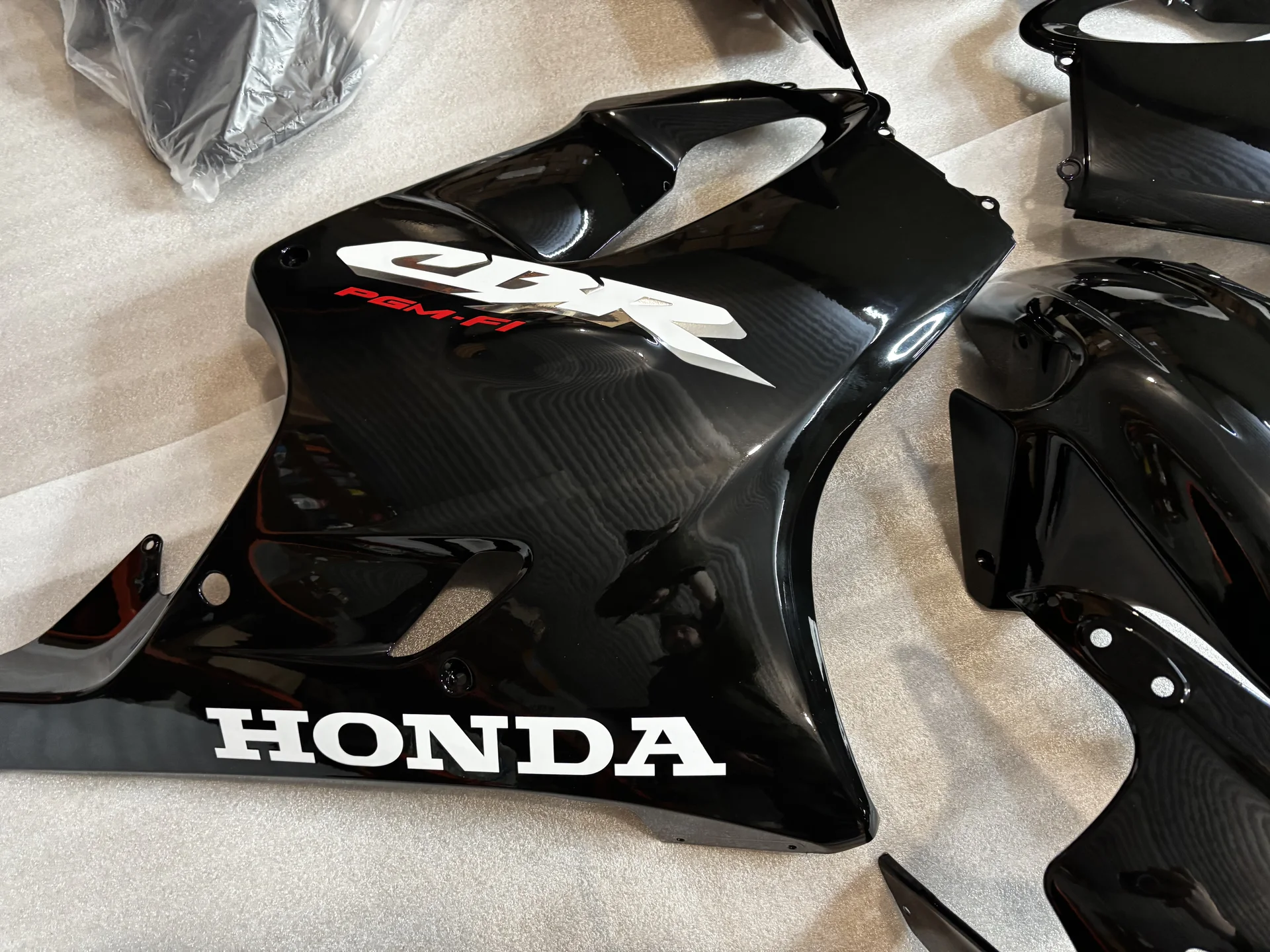 Honda CBR600F4i комплект пластика - миниатюра 4