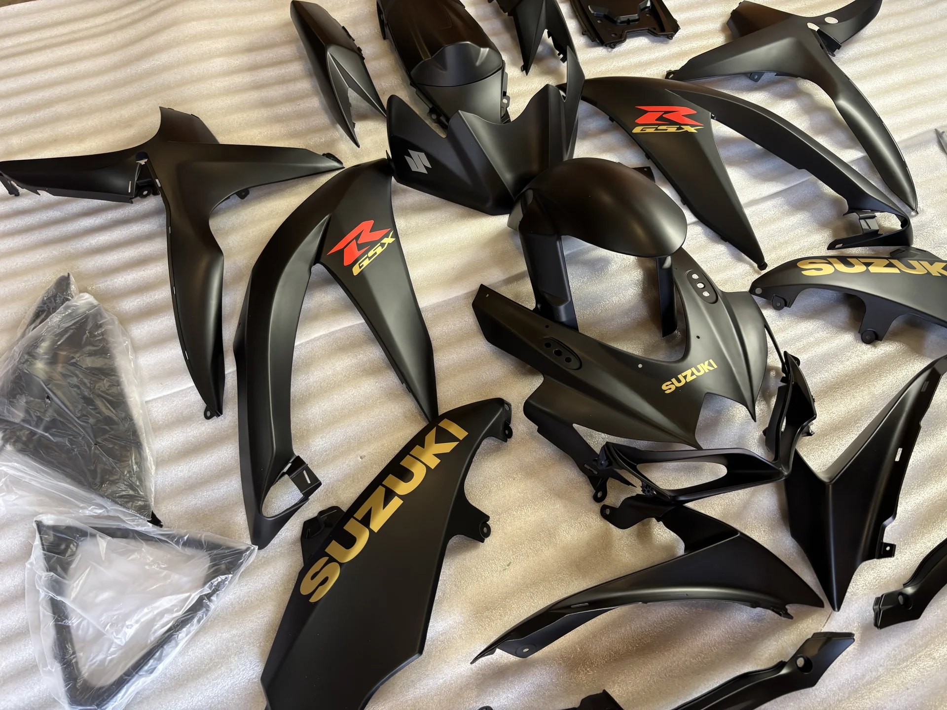 SUZUKI GSXR600/ 750 2008-2010 Комплект пластика - миниатюра 3