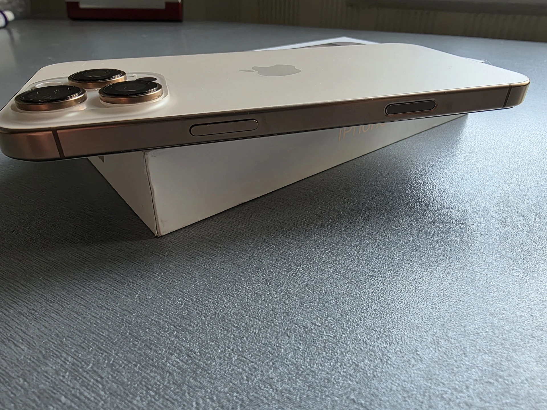 iPhone 16 Pro Max 512Gb - миниатюра 3