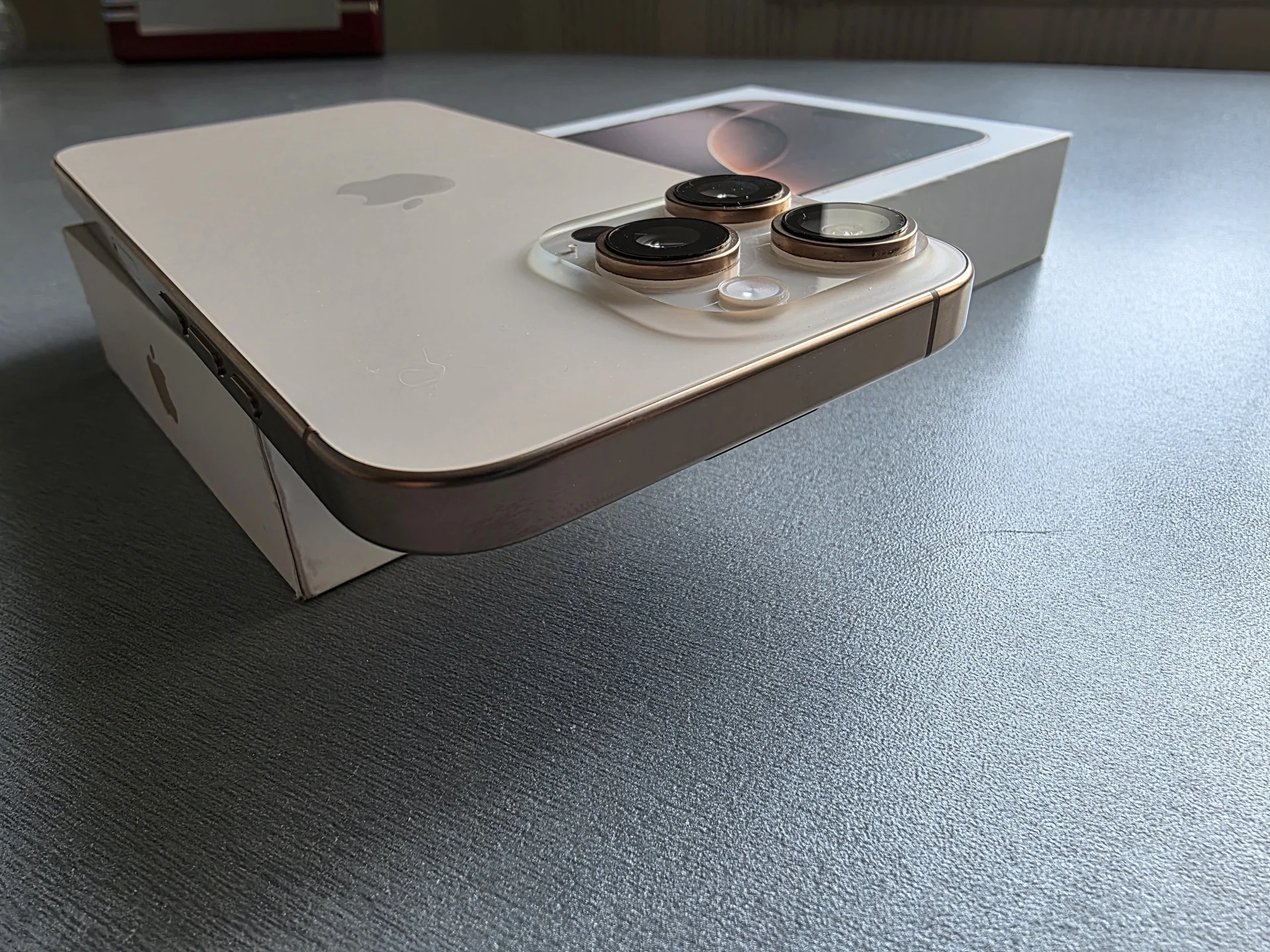 iPhone 16 Pro Max 512Gb - миниатюра 4