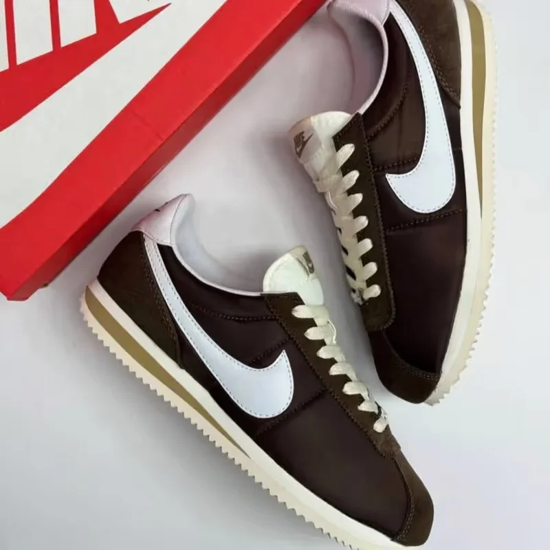 Мужские ретро кроссовки Cortez / Темно-коричневые - изображение 1