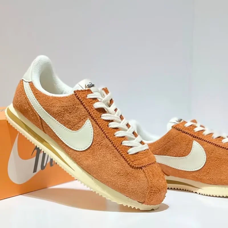 Женские замшевые кроссовки Cortez / Оранжевые - миниатюра 3