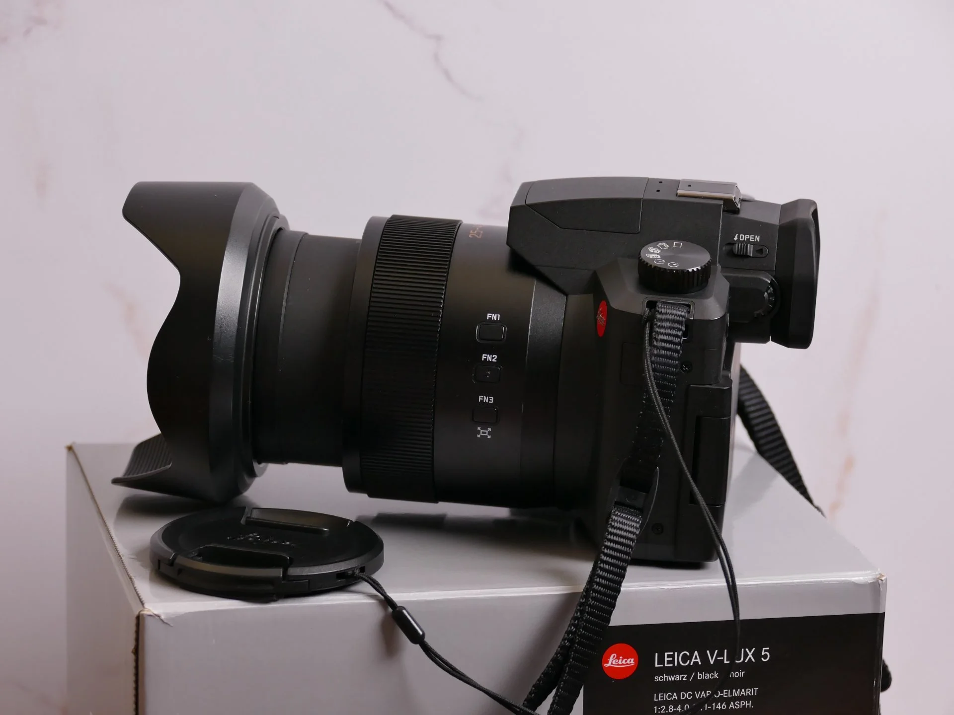 Leica V-LUX 5 (пробег 6775 кадров) - миниатюра 2