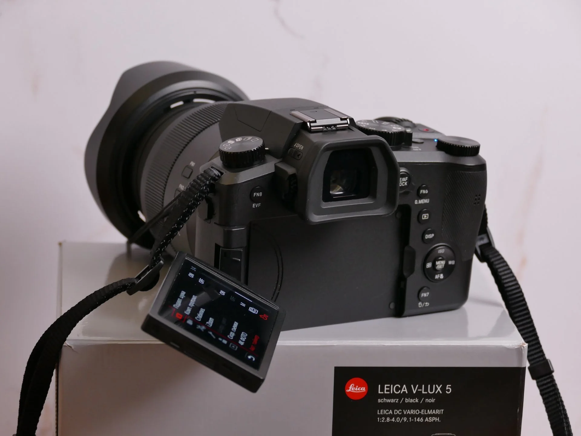 Leica V-LUX 5 (пробег 6775 кадров) - миниатюра 4