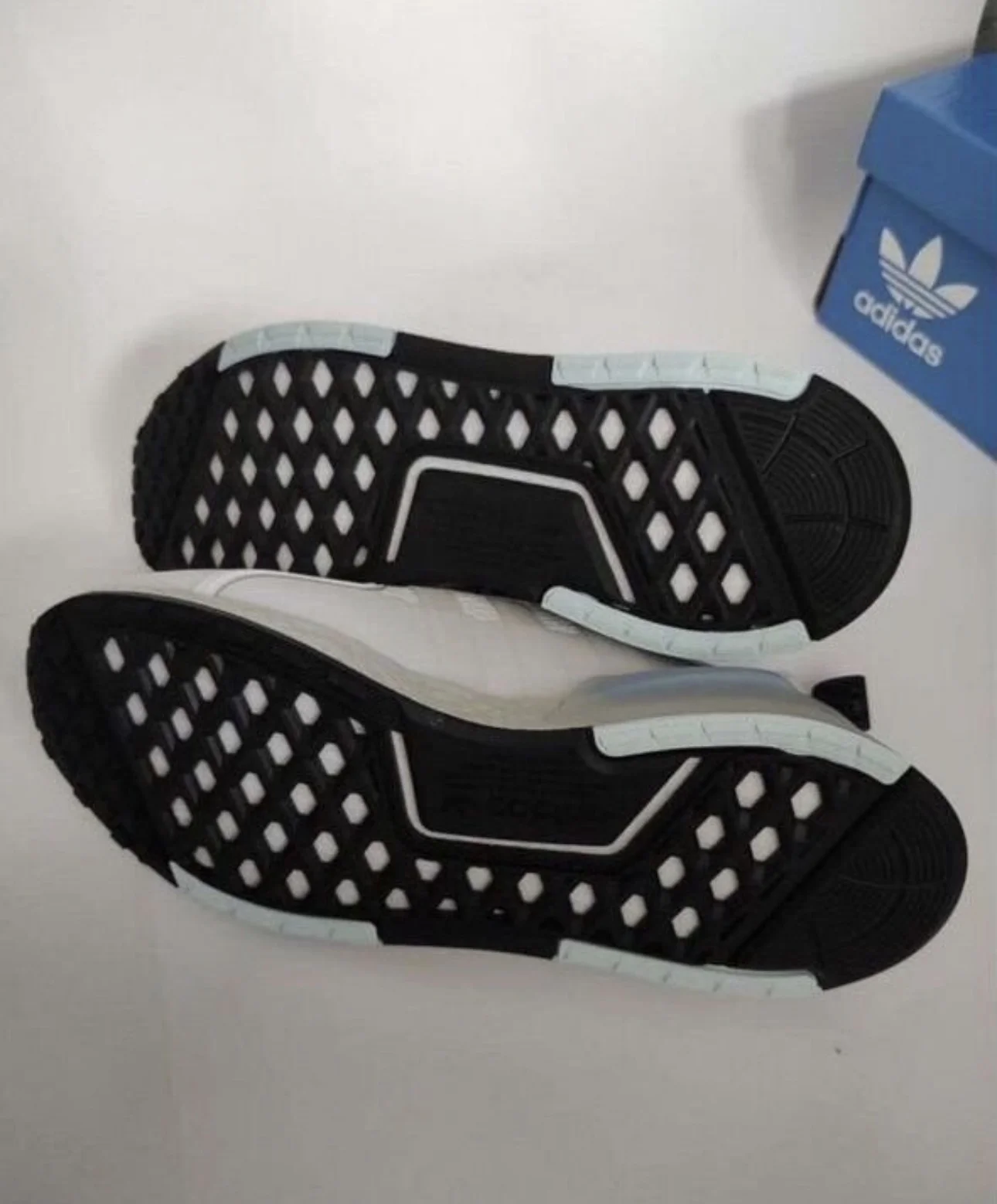 Adidas is NMD V3 мужские кроссовки оригинал 41,5 - миниатюра 6