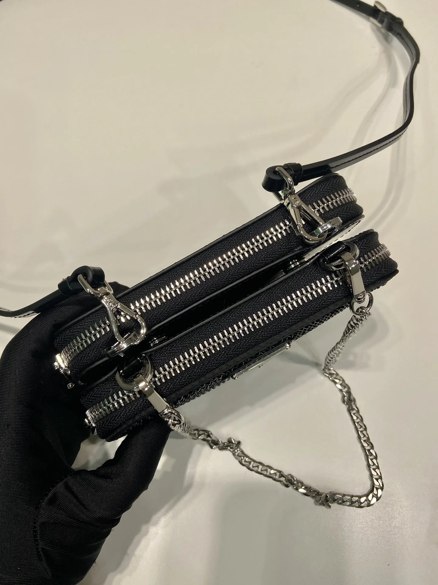 Сумка Prada Triangle Embellished Mini Pouch - миниатюра 19